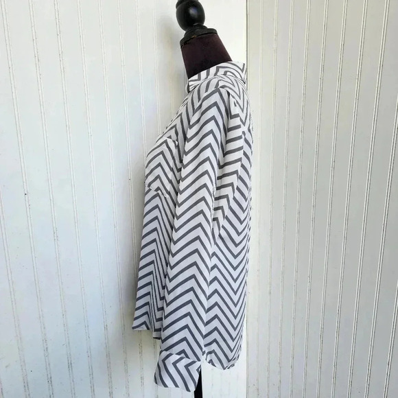 Express Blouse Button Up Womens Gray White Zig Zag The Portfolio Shirt Sz S - Picture 5 of 11